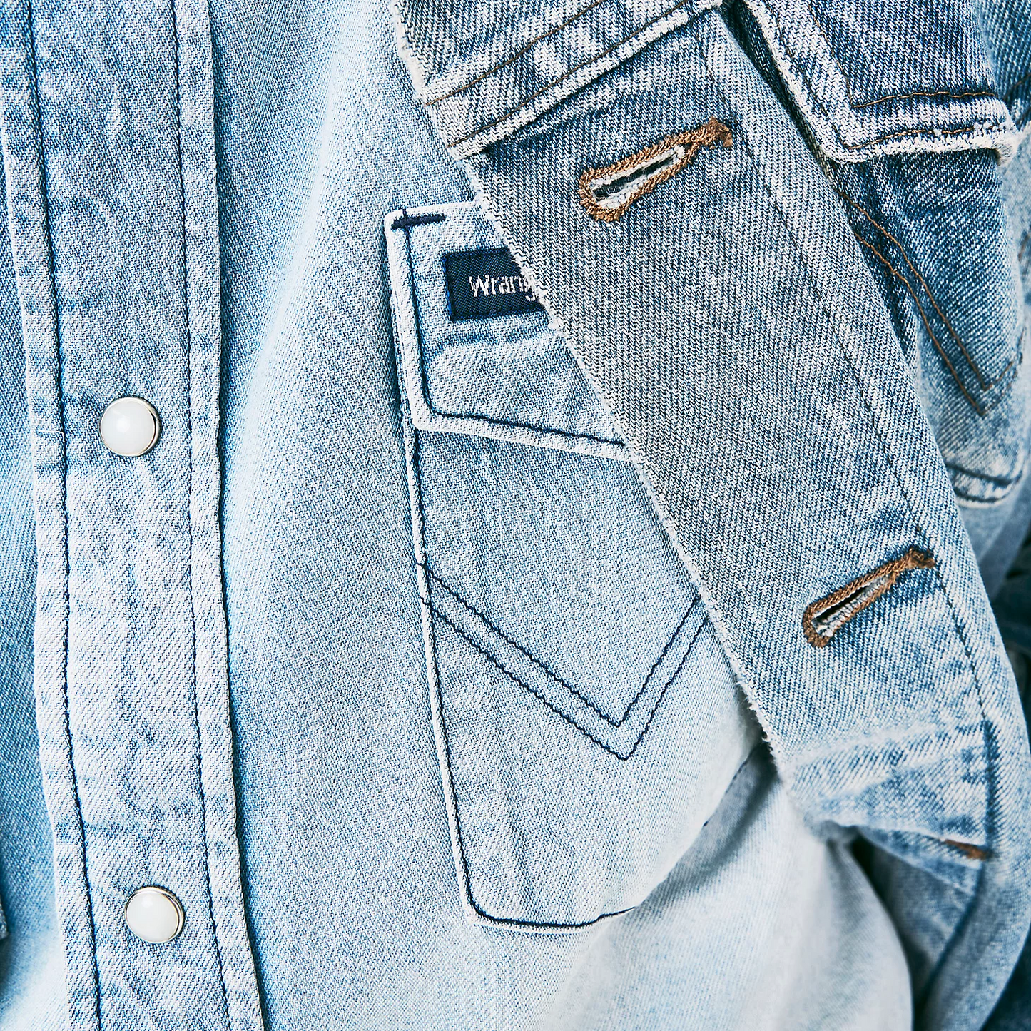 Wrangler Men's Vintage-Inspired Western Snap Workshirt - Light Wash