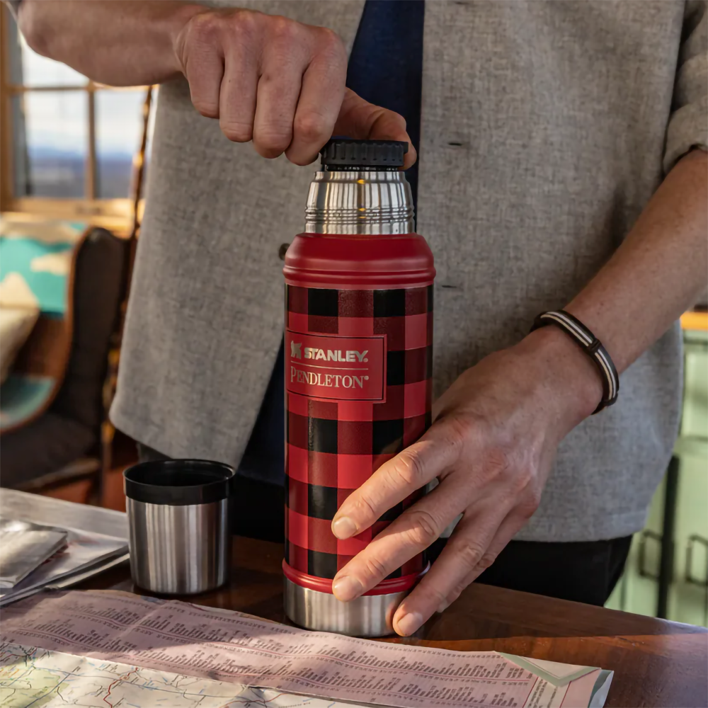 Stanley x Pendleton Classic 1 Quart Bottle - Rob Roy Buffalo Check