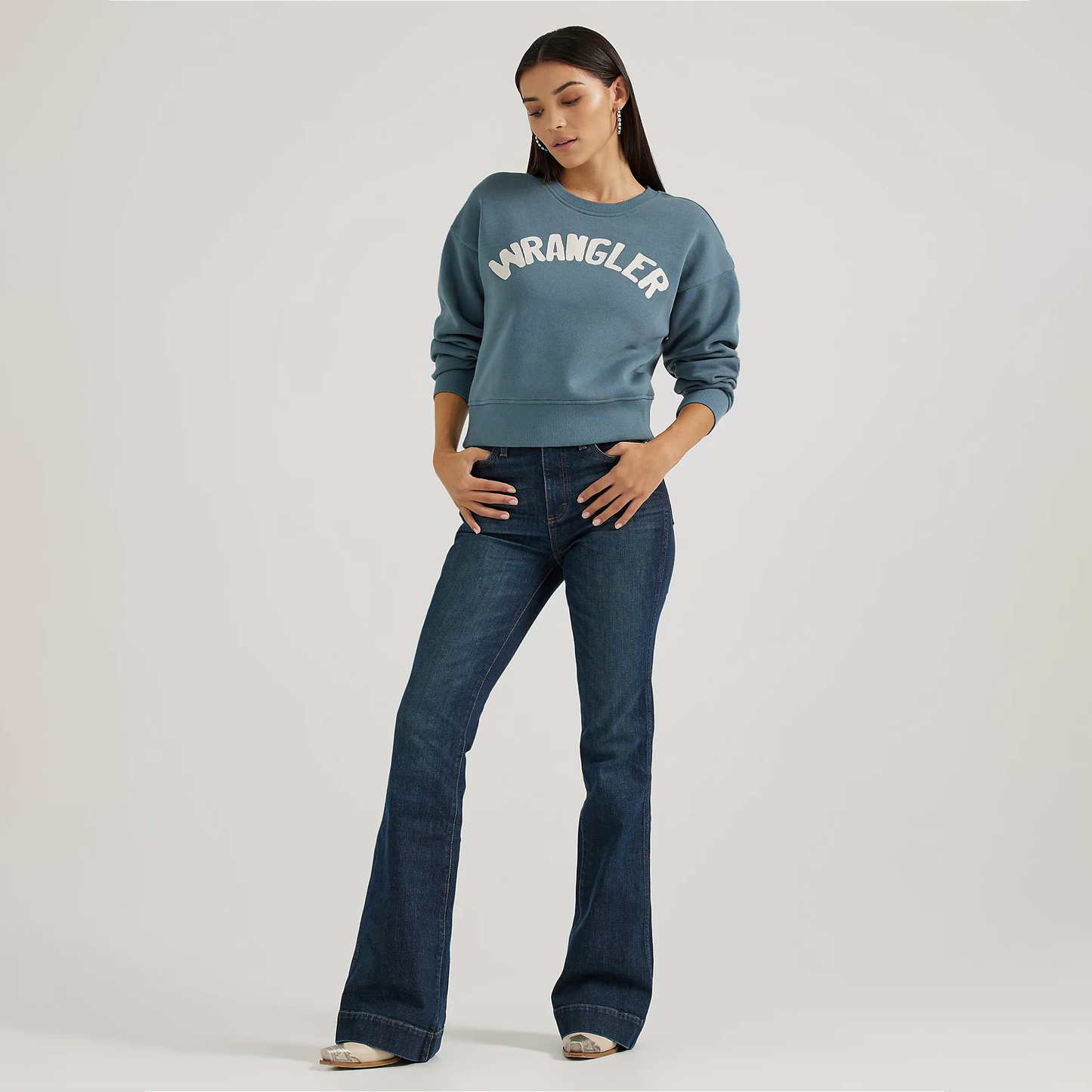 Wrangler Women's Shabby Logo Pullover Sweatshirt - Dusty Blue