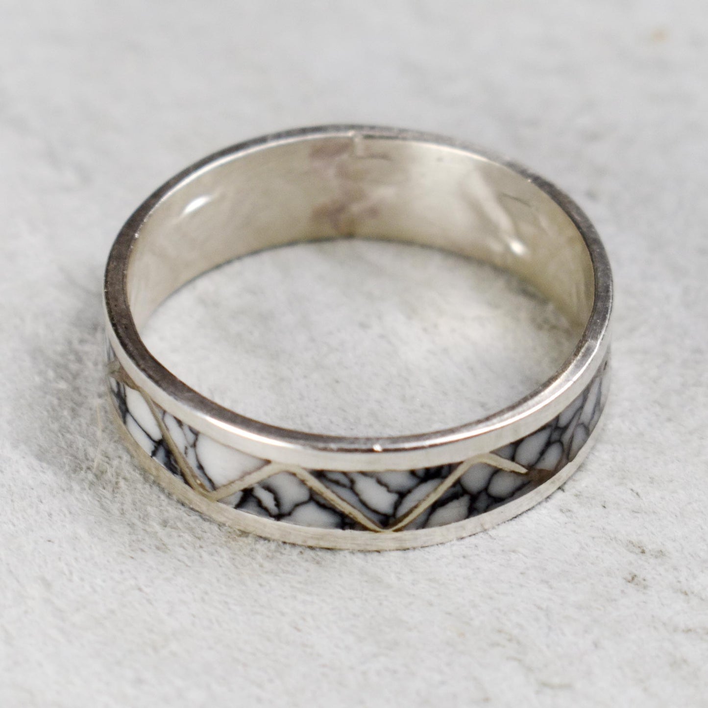 White Buffalo Zigzag Channel Inlay Ring